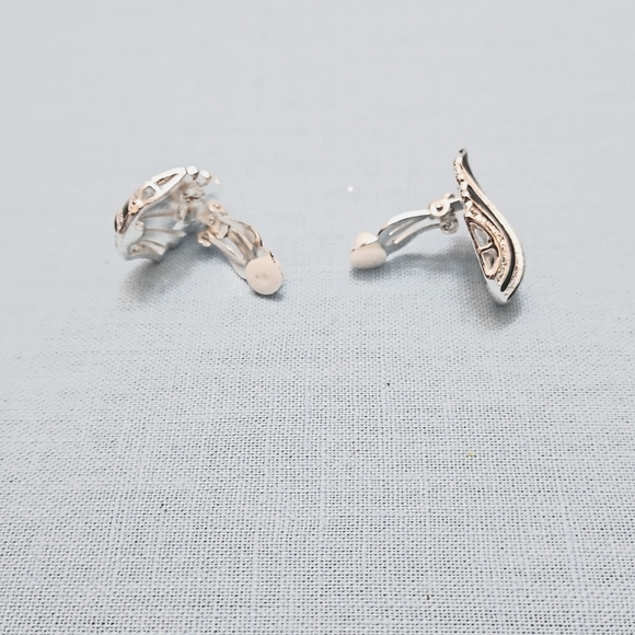 Women's Vintage Art Deco Clip Earrings - Picture 9 of 12